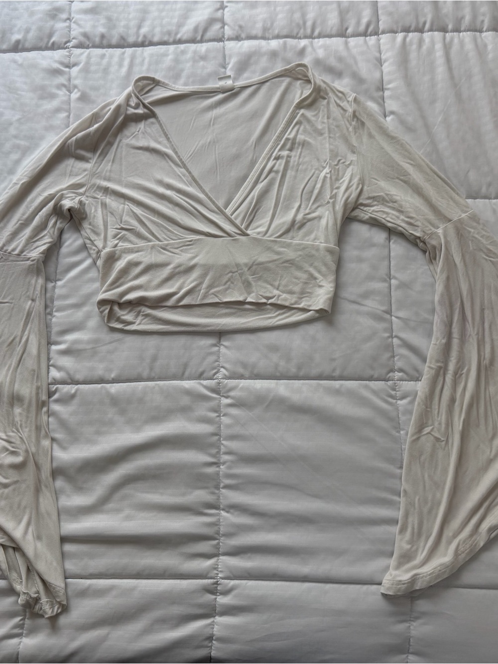 Bundle of 6 Women’s Blouses and Sweaters- Size Medium - Picture 15 of 16